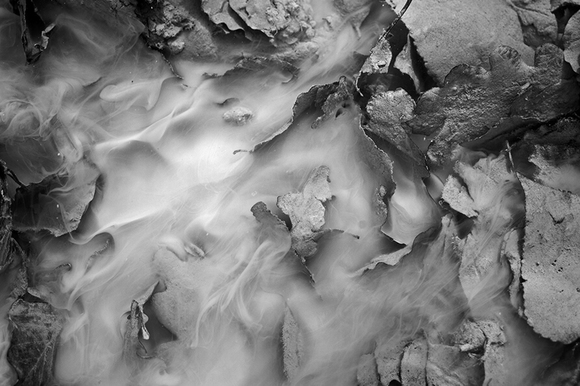 SMOKE UNDER THE WATER