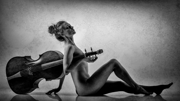 The cello player