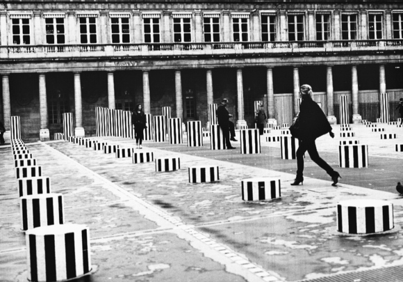 Crossing Palais Royal