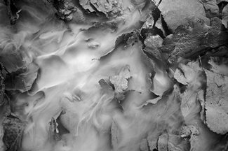 SMOKE UNDER THE WATER