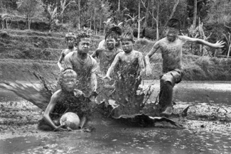 Muddy Football 6983