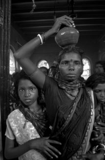 Pilgrims arrive at the temple