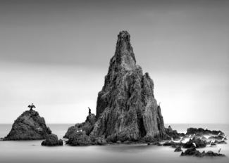 sea peak with birds