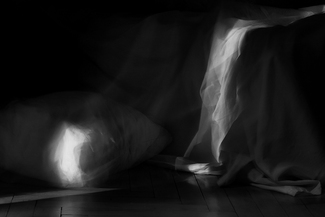 diaphanous bed