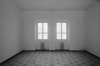 Asymmetric Emptiness Asymmetric Emptiness