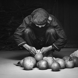 Peeling Pomelos Peeling Pomelos