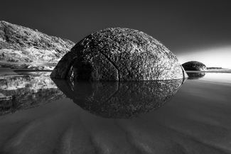 Concretion at Moeraki Concretion at Moeraki