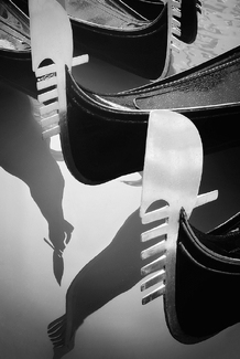 Gondola, gondola! Gondola, gondola!