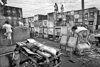Living in the Navotas Cemetary