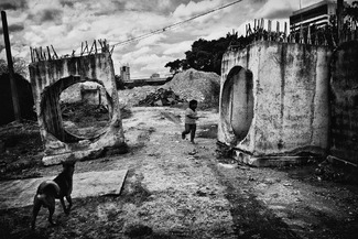 Clearance - Between concrete Clearance - Between concrete