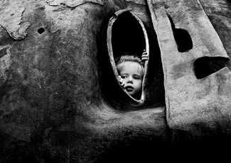 Street peekaboo! Street peekaboo!