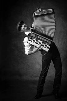 Entertainer (2) Entertainer (2)