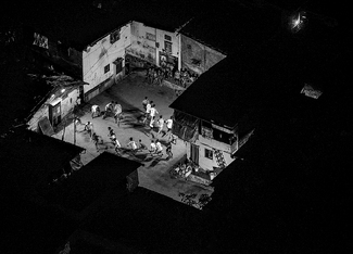 Mumbai slum children playing Mumbai slum children playing
