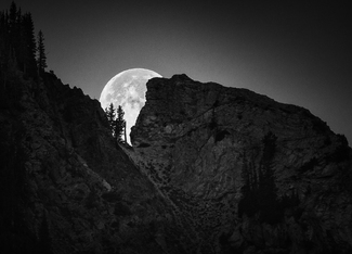 As the moon falls As the moon falls