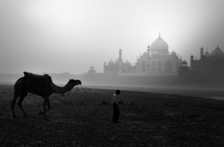 Morning outside Taj Mahal