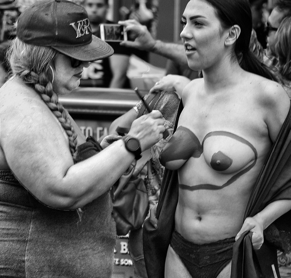 Nudista-Times Square