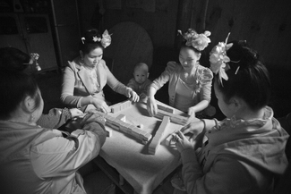 Playing MahJong in Guizhou Playing MahJong in Guizhou