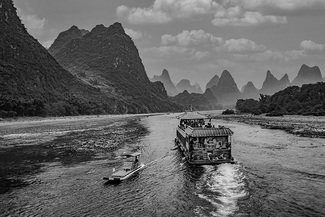 Boating on the river Li