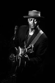 Eric Bibb in concert Eric Bibb in concert