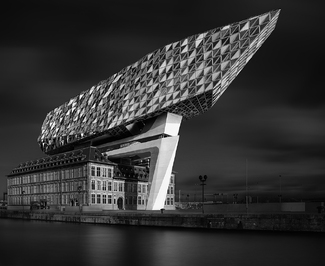 Zaha Hadid's Diamonds Ship Zaha Hadid's Diamonds Ship