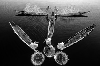 Leg-Rowing Fishermen at Inle Lake Leg-Rowing Fishermen at Inle Lake