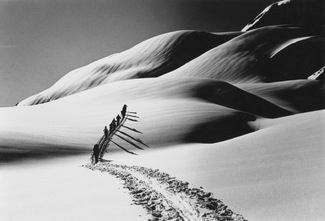 Magic Moments: Blind Skiers on Tour in the Swiss Alps Magic Moments: Blind Skiers on Tour in the Swiss Alps