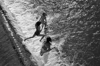 Jumping Girls Jumping Girls