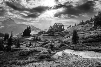 There's gold in them that hills There's gold in them that hills